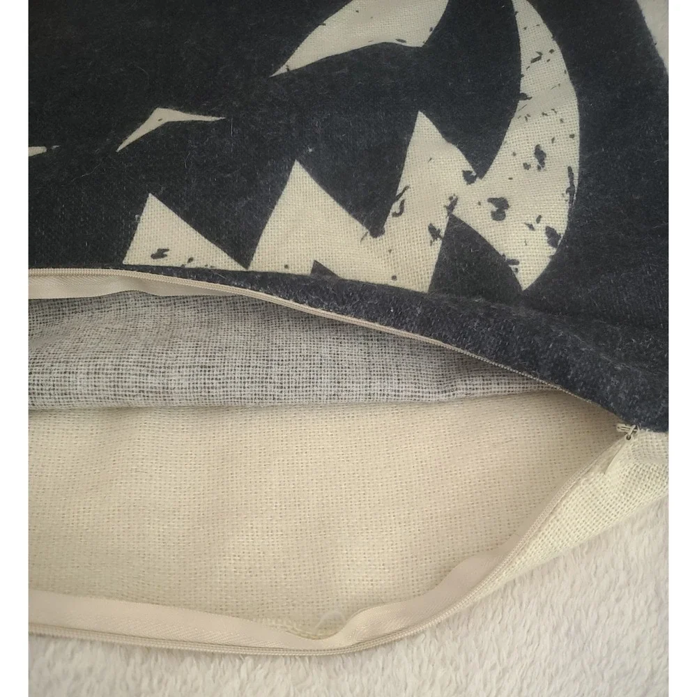 Halloween Pillow Cover Jack-O-Lantern Soft Burlap Zipper 17 Inch Square Black